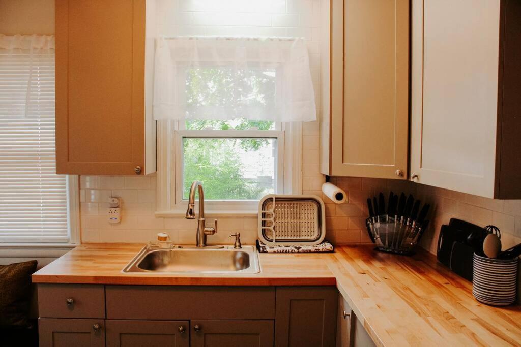 Cozy House Near Lake Erie, 10 Minutes To Downtown. Cleveland Bagian luar foto